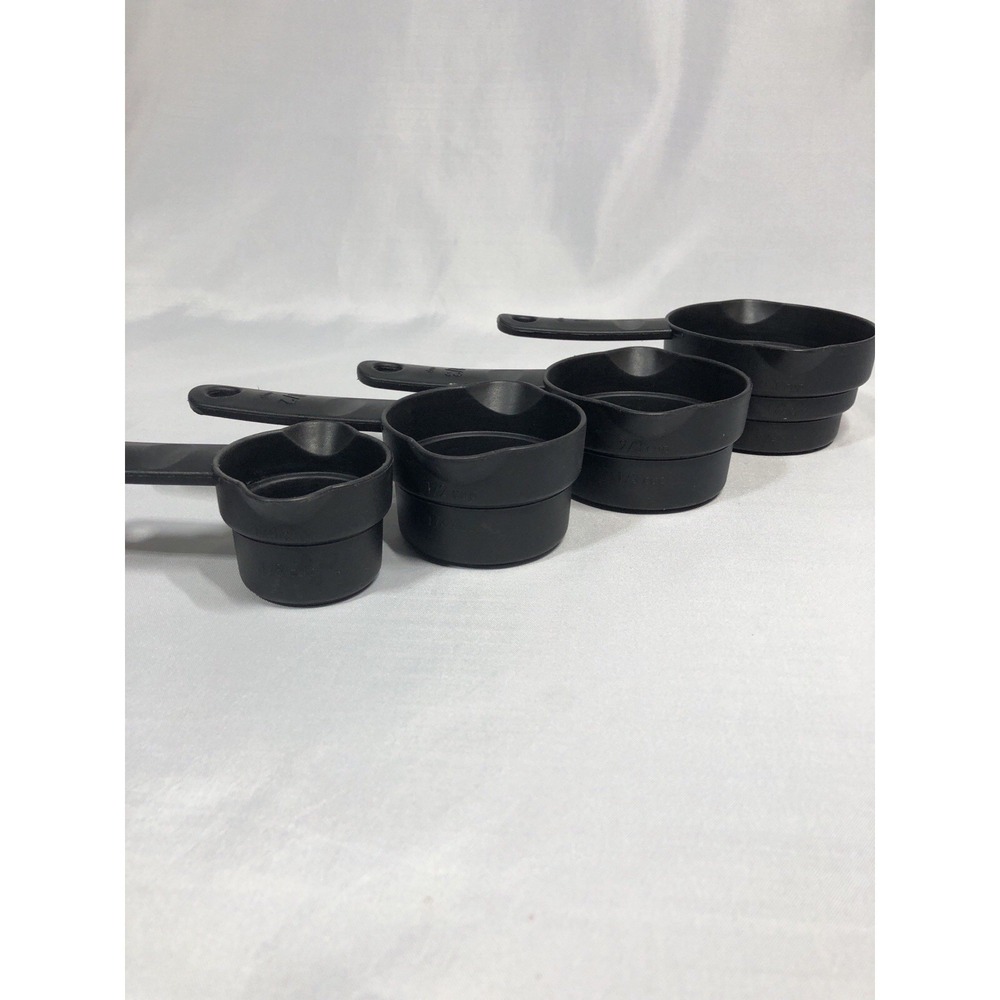 Vintage Set Of 4 Tailor Made Graduated Measuring Cups Plastic Nesting Black
